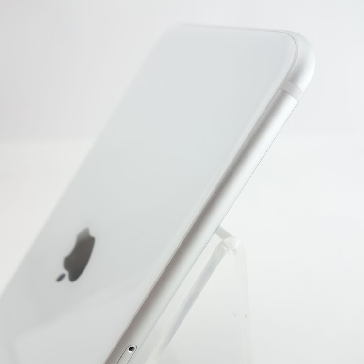 ��SIM�ե꡼��iPhoneSE2 64GB �ۥ磻�� ����83�� �������¡�