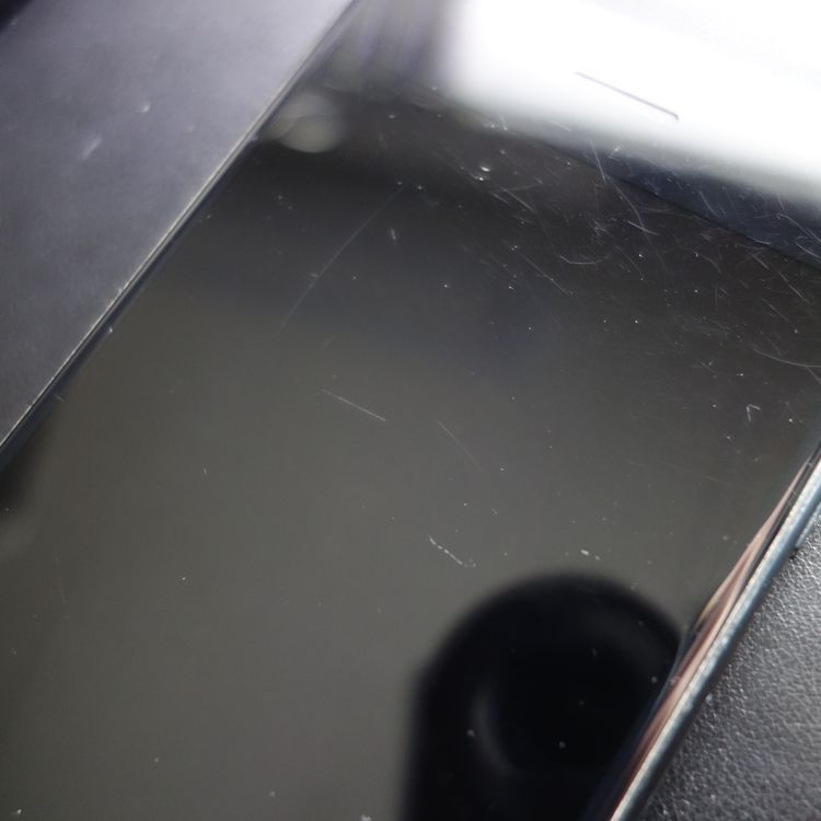 ��SIM�ե꡼��iPhoneSE3 64GB �ߥåɥʥ��� ����76�� �������¡�