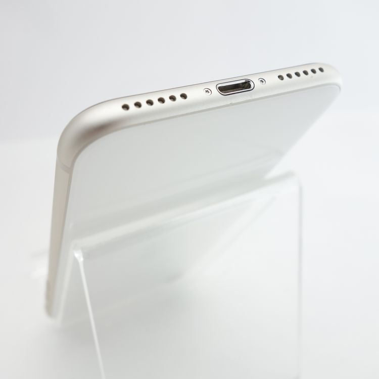 ��SIM�ե꡼��iPhoneSE3 64GB �������饤�� ����86�� �������¡�