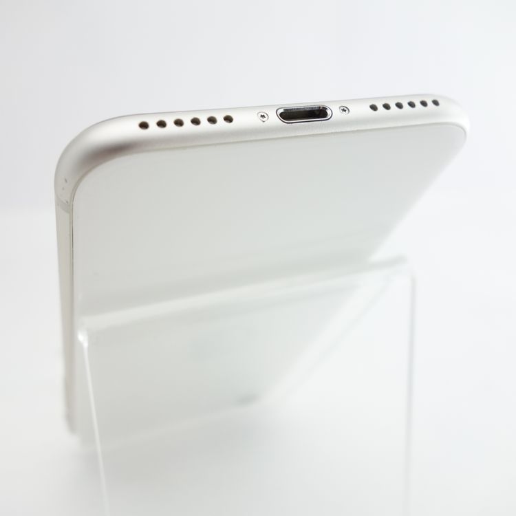 ��SIM�ե꡼��iPhoneSE3 64GB �������饤�� ����84�� �������¡�