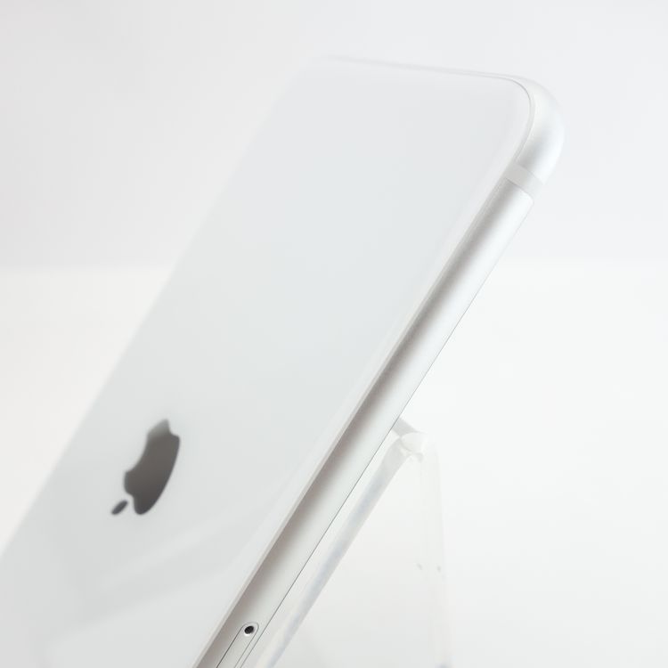 ��SIM�ե꡼��iPhoneSE2 64GB �ۥ磻�� ����100�� �������¡�