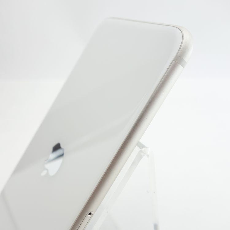 ��SIM�ե꡼��iPhoneSE3 64GB �������饤�� ����86�� �������¡�