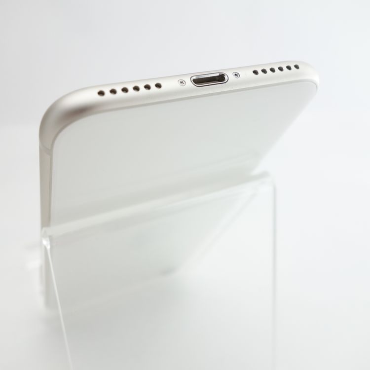 ��SIM�ե꡼��iPhoneSE2 128GB �ۥ磻�� ����100�� �������¡�