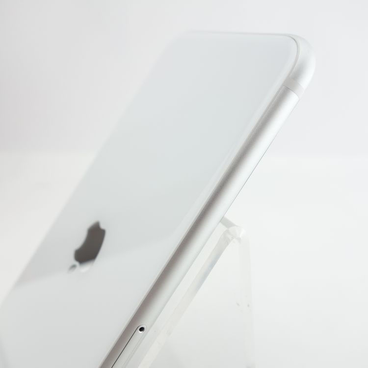 ��SIM�ե꡼��iPhoneSE2 128GB �ۥ磻�� ����95�� �������¡�