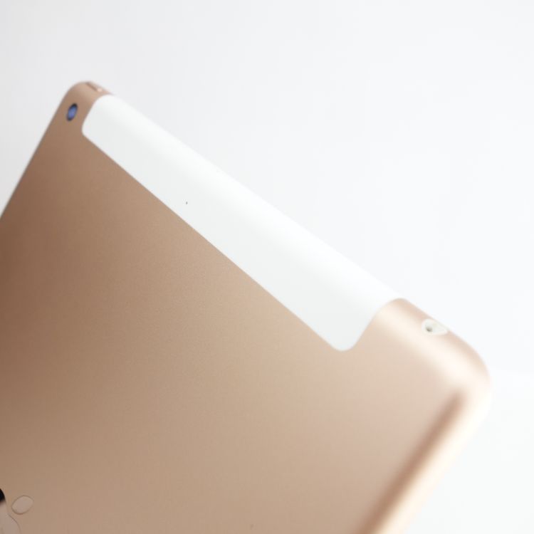 ��9.7�������iPad ��6���� 128GB ������� ����96% SIM�ե꡼