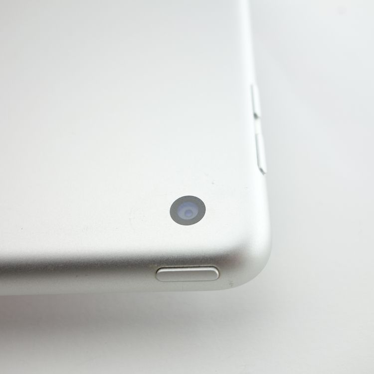 【9.7インチ】iPad 第6世代 128GB シルバー 電池100% 訳あり美品