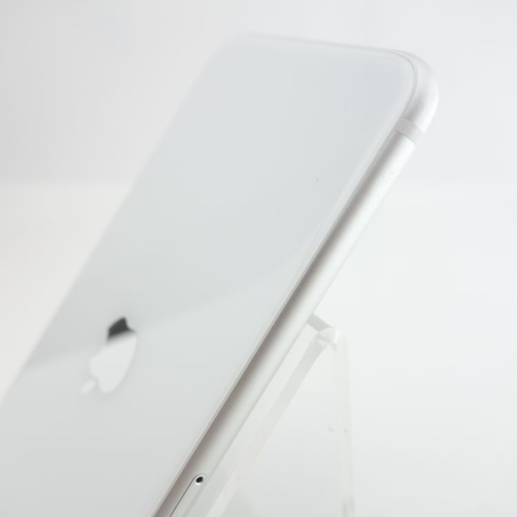 ��SIM�ե꡼��iPhoneSE2 64GB �ۥ磻�� ����84�� �������¡�