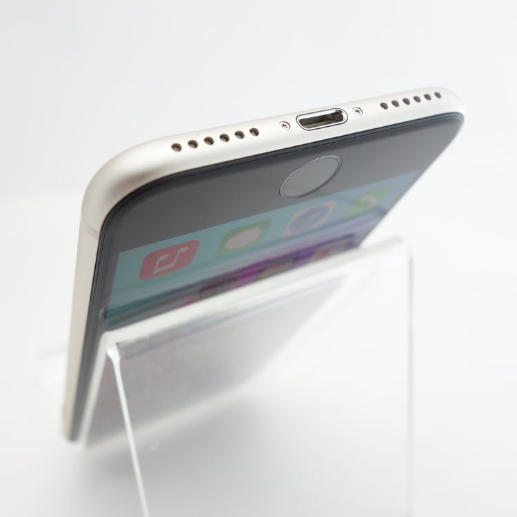 ��SIM�ե꡼��iPhoneSE3 64GB �������饤�� ����86�� �������¡�