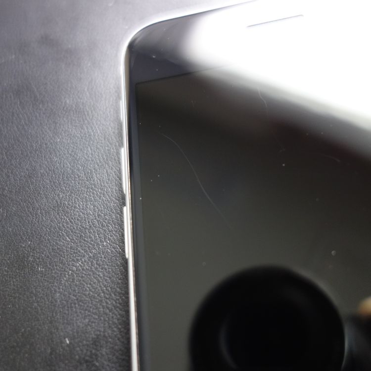 ��SIM�ե꡼��iPhoneSE2 64GB �ۥ磻�� ����100�� �������¡�