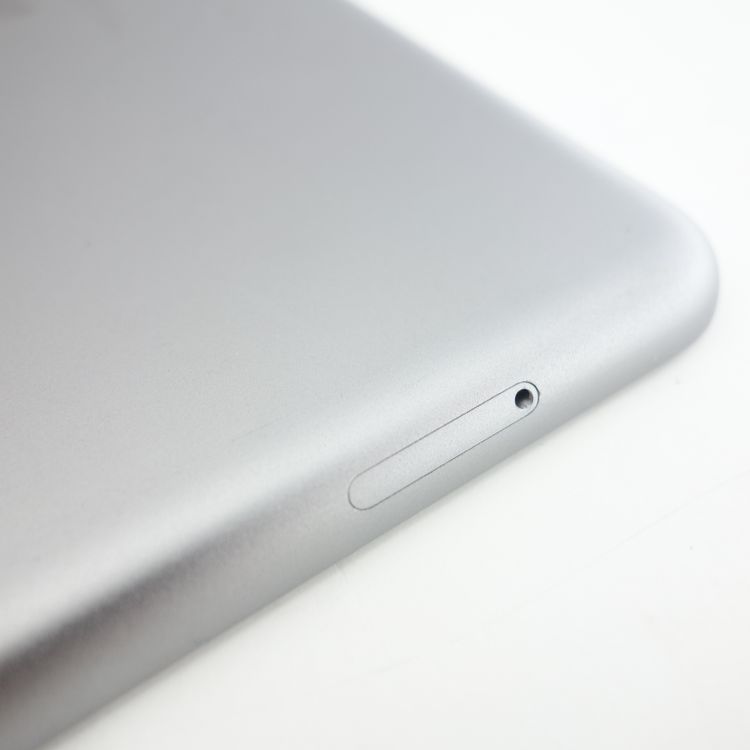 ��9.7�������iPad ��5���� 32GB ���ڡ������쥤 ����99% SIM�ե꡼