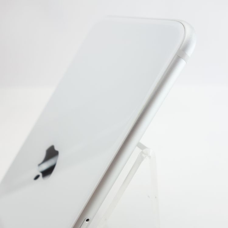 ��SIM�ե꡼��iPhoneSE2 64GB �ۥ磻�� ����94�� �������¡�