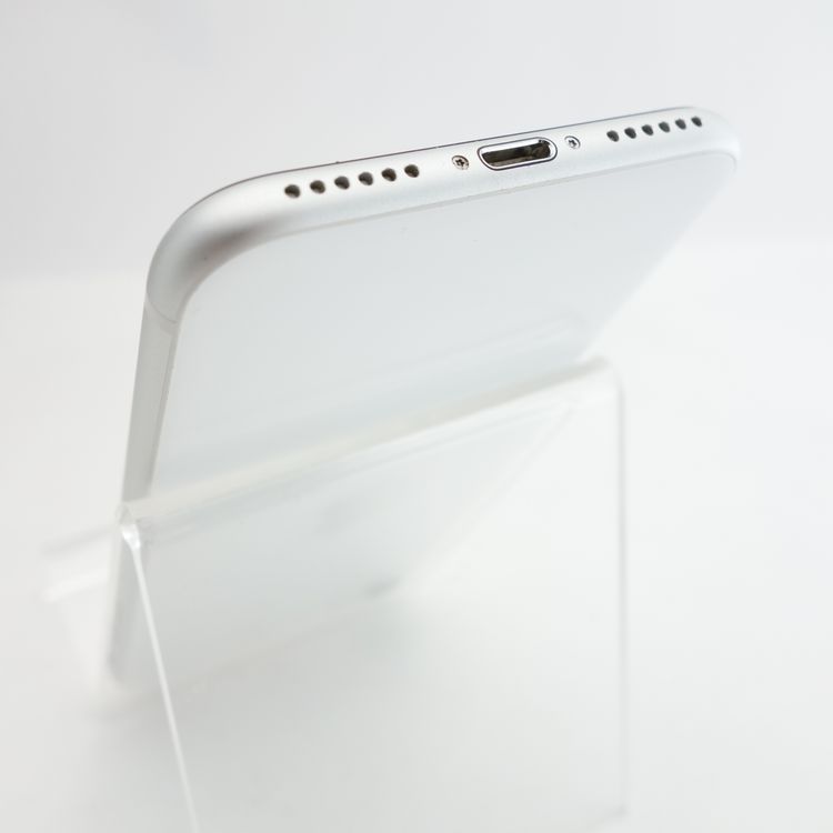 ��SIM�ե꡼��iPhoneSE2 64GB �ۥ磻�� ����80�� �������¡�