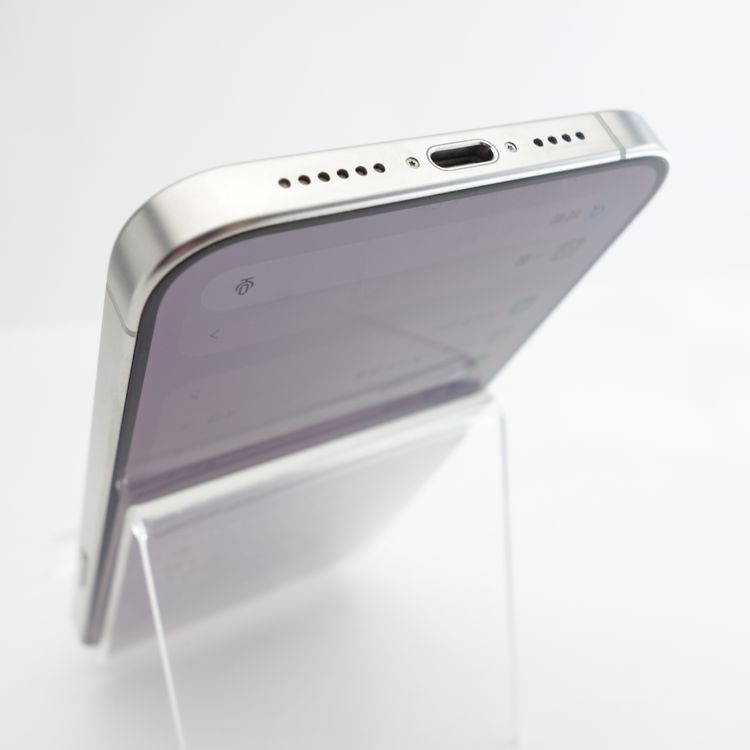 ��SIM�ե꡼��iPhone15 Pro Max 256GB �ۥ磻�ȥ����˥��� ����86��