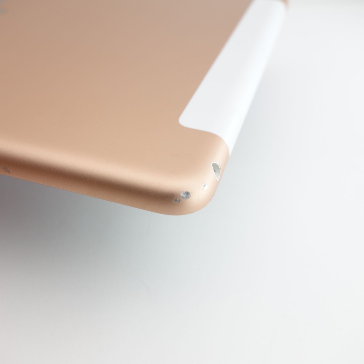 ムスビー｜【10.2インチ】iPad 第8世代 128GB ゴールド 電池88％ SIM 