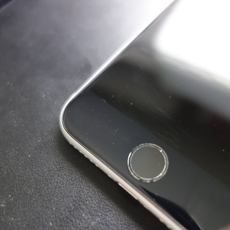 ��SIM�ե꡼��iPhoneSE2 64GB �ۥ磻�� ����94�� �������¡�