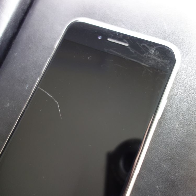 �ڥ���󥯡�iPhoneSE3 64GB �������饤�� ����100�� ����������