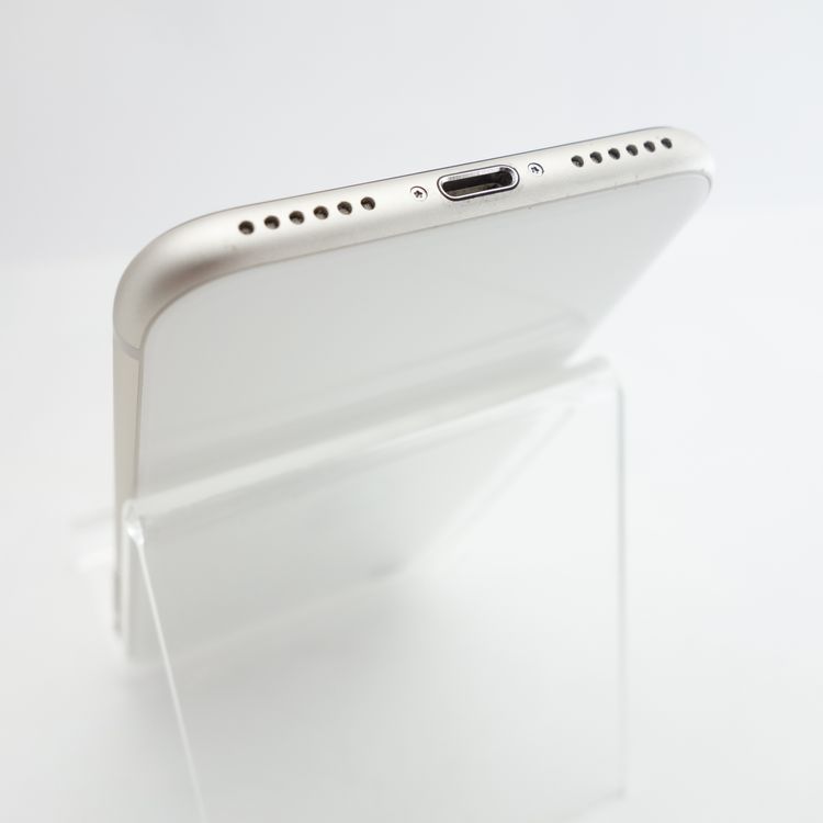 ��SIM�ե꡼��iPhoneSE3 64GB �������饤�� ����90�� �������¡�