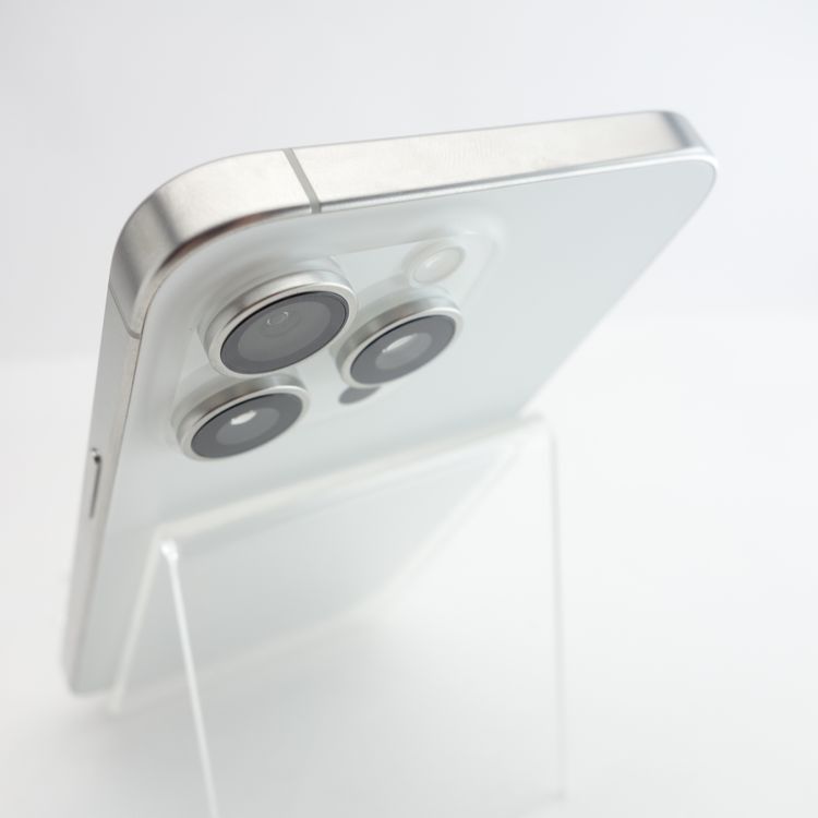 ��SIM�ե꡼��iPhone15 Pro Max 256GB �ۥ磻�ȥ����˥��� ����86��