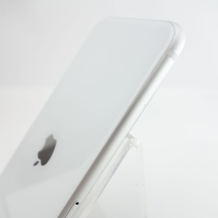 ��SIM�ե꡼��iPhoneSE2 64GB �ۥ磻�� ����100�� ����������
