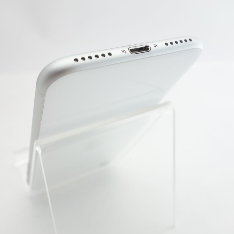 ��SIM�ե꡼��iPhoneSE2 64GB �ۥ磻�� ����91�� �������¡�