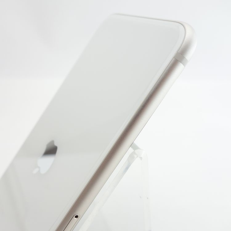 ��SIM�ե꡼��iPhoneSE3 64GB �������饤�� ����100�� �������¡�