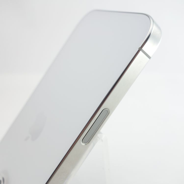 ��SIM�ե꡼��iPhone16 Pro 256GB �ۥ磻�ȥ����˥��� ����90��