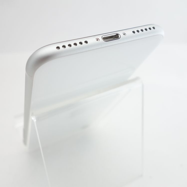 ��SIM�ե꡼��iPhoneSE2 64GB �ۥ磻�� ����100�� �������¡�