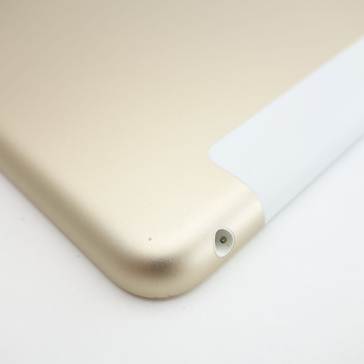 ��9.7�������iPad ��5���� 32GB ������� ����90% SIM�ե꡼