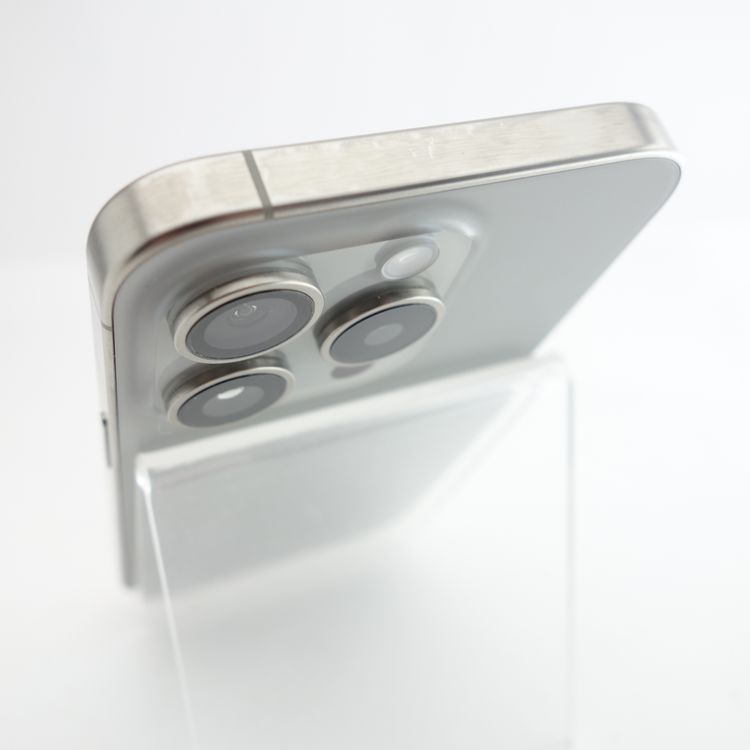 ��SIM�ե꡼��iPhone15 Pro 128GB �ʥ���������˥��� ����87��