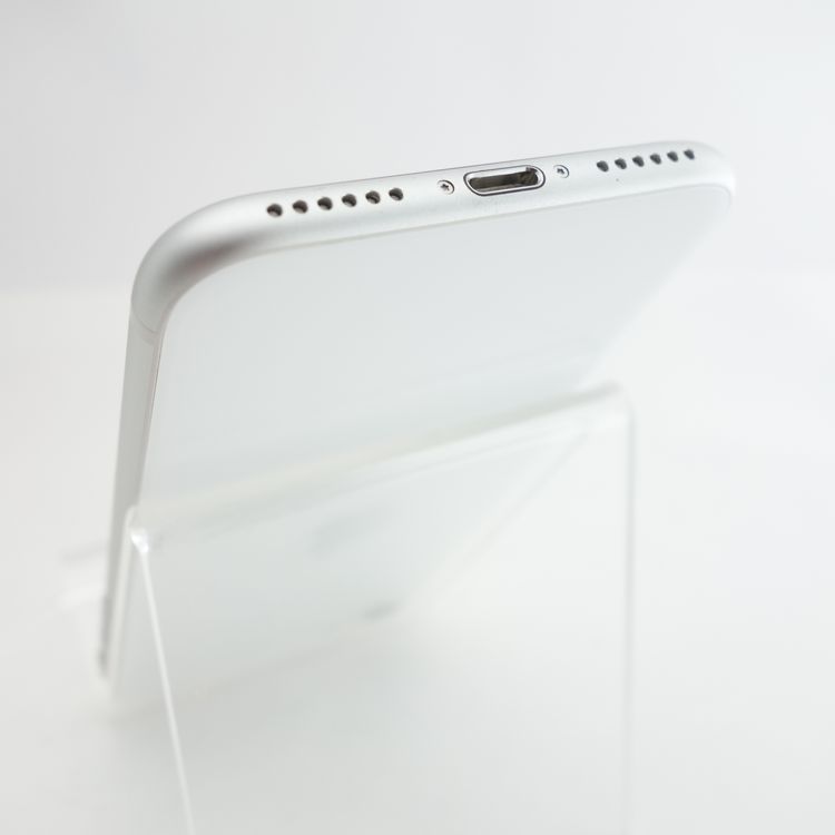 ��SIM�ե꡼��iPhoneSE2 64GB �ۥ磻�� ����91�� �������¡�