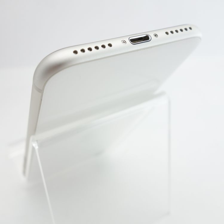�ڥ���󥯡�iPhoneSE3 64GB �������饤�� ����89�� �٥�����
