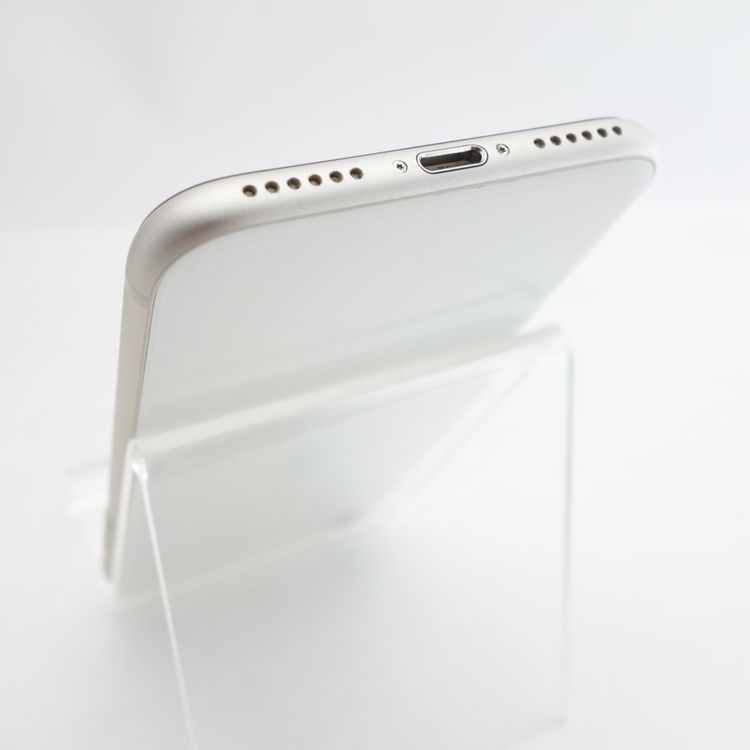 ��SIM�ե꡼��iPhoneSE3 64GB �������饤�� ����95�� �������¡�