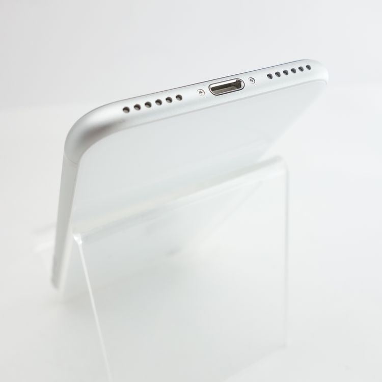 ��SIM�ե꡼��iPhoneSE2 64GB �ۥ磻�� ����100�� Apple���ȥ���