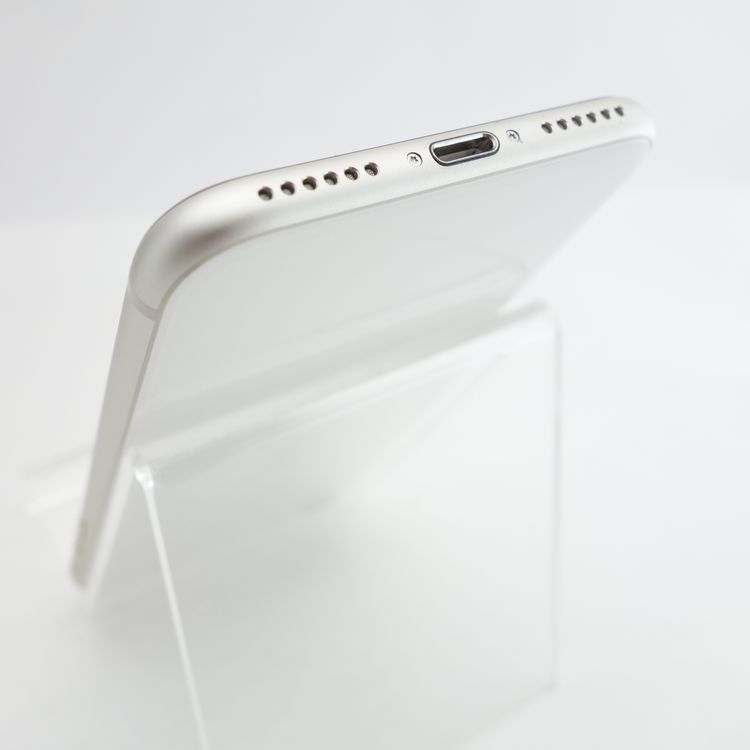��SIM�ե꡼��iPhoneSE3 64GB �������饤�� ����83�� �������¡�