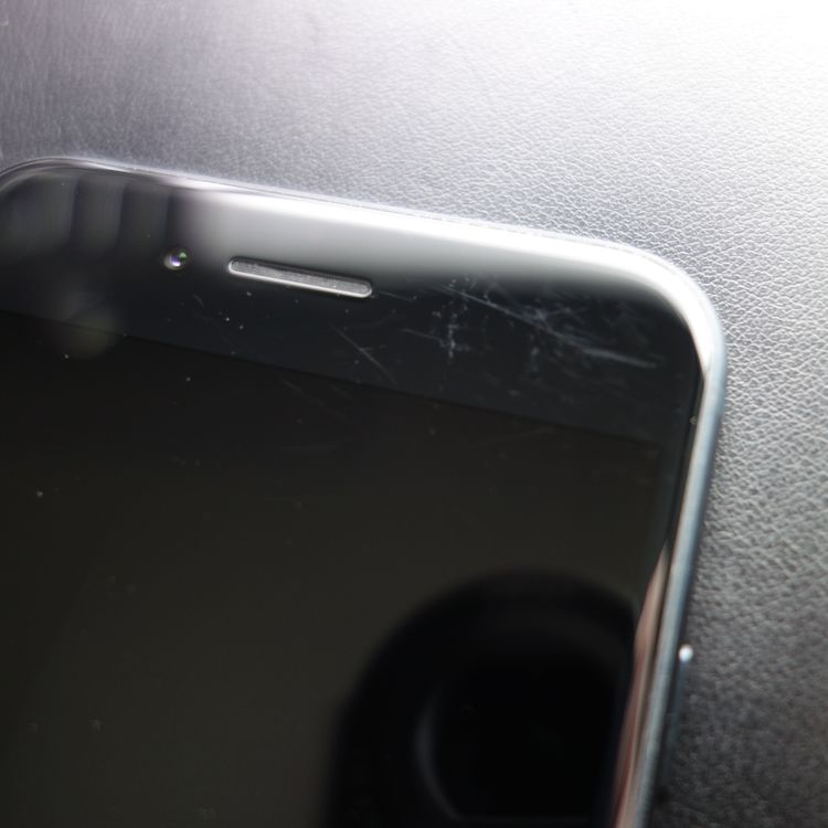 ��SIM�ե꡼��iPhoneSE3 64GB �ߥåɥʥ��� ����88�� �������¡�