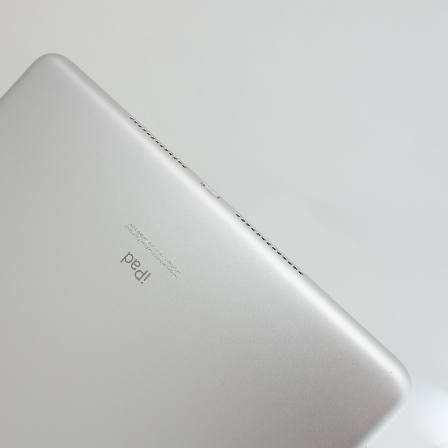 ムスビー｜【10.2インチ】iPad 第8世代 32GB シルバー 電池99 