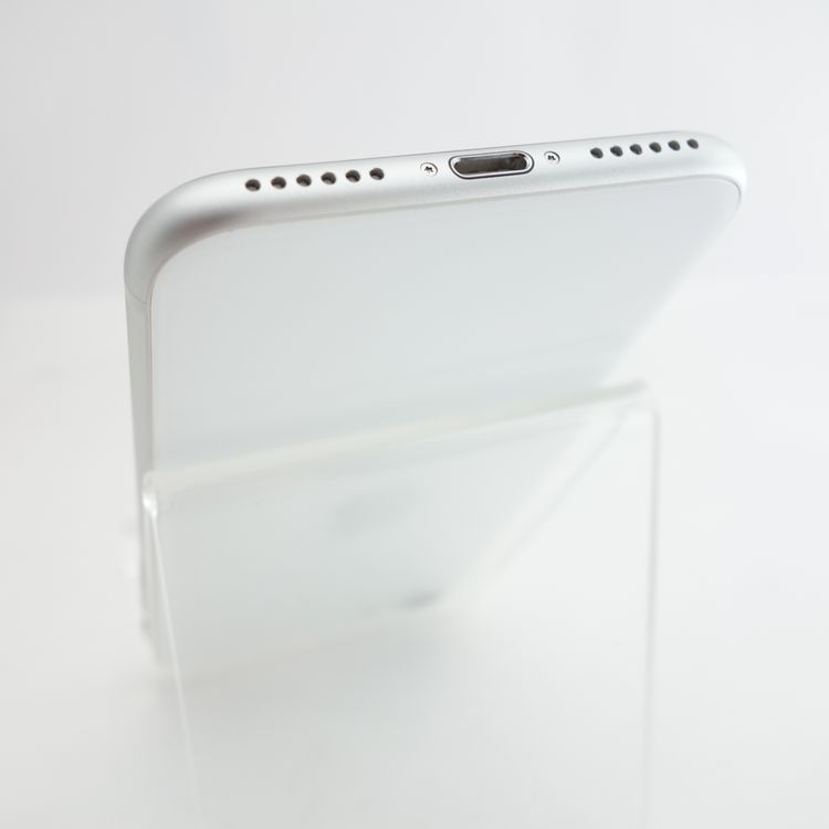 ��SIM�ե꡼��iPhoneSE2 128GB �ۥ磻�� ����100�� �������¡�