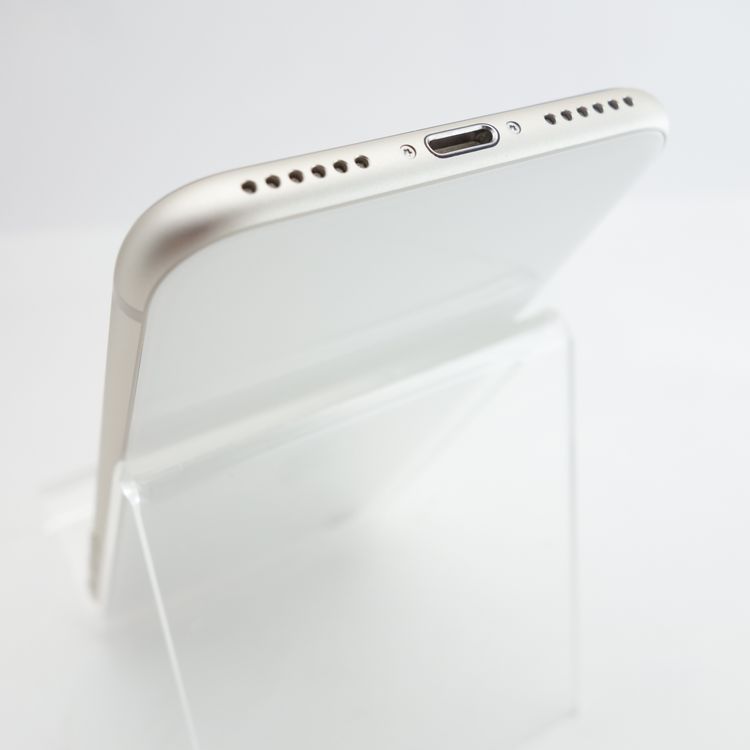 ��SIM�ե꡼��iPhoneSE3 64GB �������饤�� ����90�� �������¡�