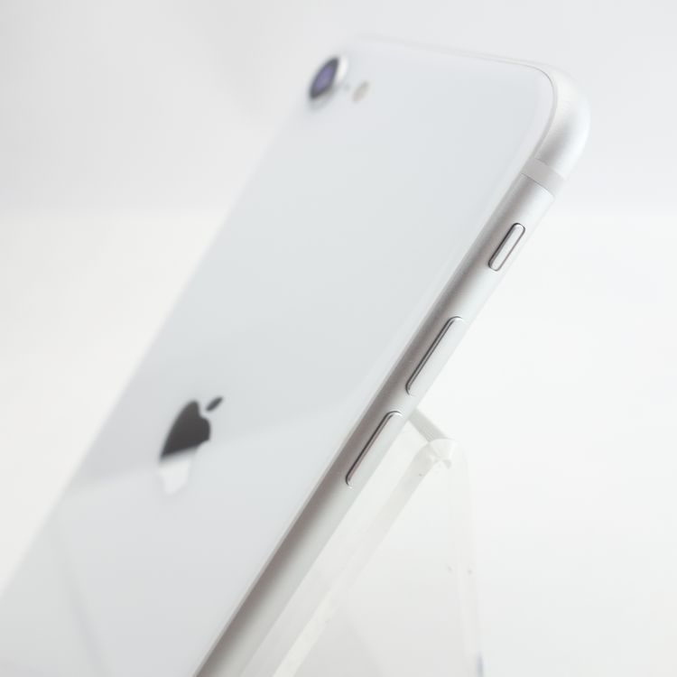 ��SIM�ե꡼��iPhoneSE2 64GB �ۥ磻�� ����92�� �������¡�
