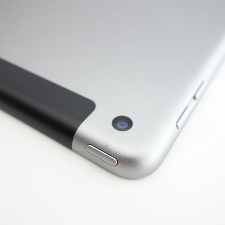 ��9.7�������iPad ��5���� 32GB ���ڡ������쥤 ����99% SIM�ե꡼