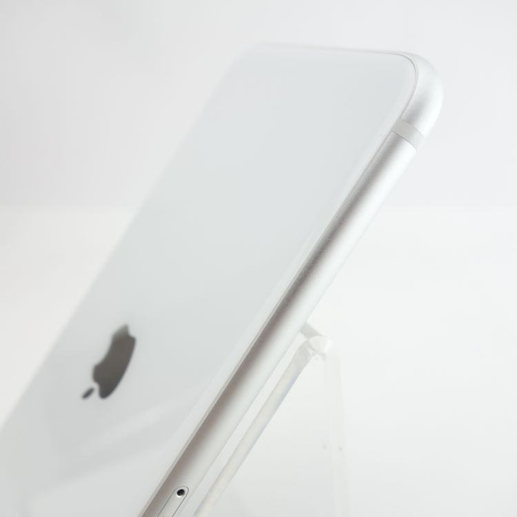 ��SIM�ե꡼��iPhoneSE2 64GB �ۥ磻�� ����82�� �������¡�