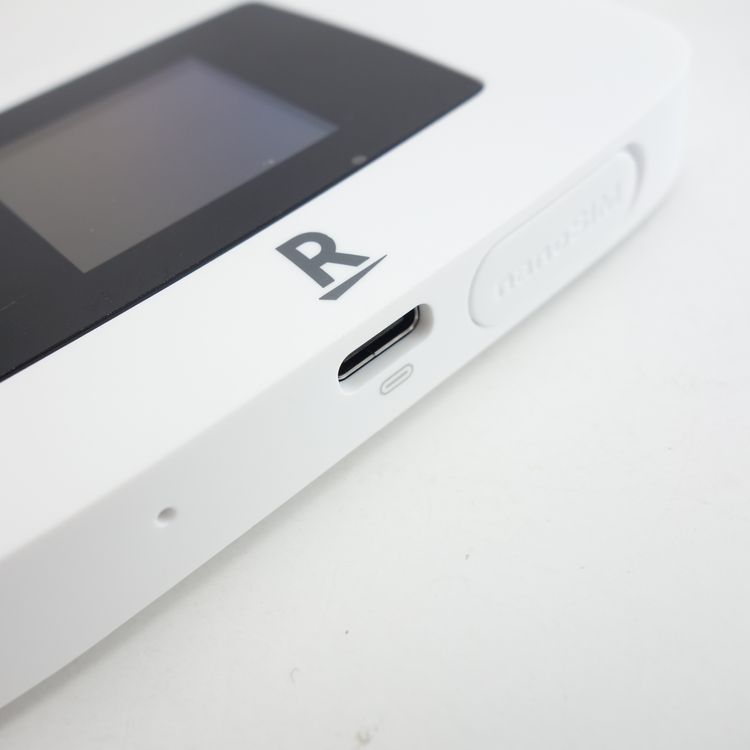 ��SIM�ե꡼��Rakuten Wi-Fi Pocket Platinum ZKER2401 WH