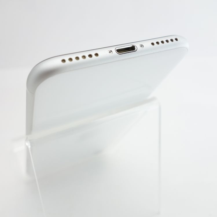��SIM�ե꡼��iPhoneSE2 64GB �ۥ磻�� ����100�� �������¡�