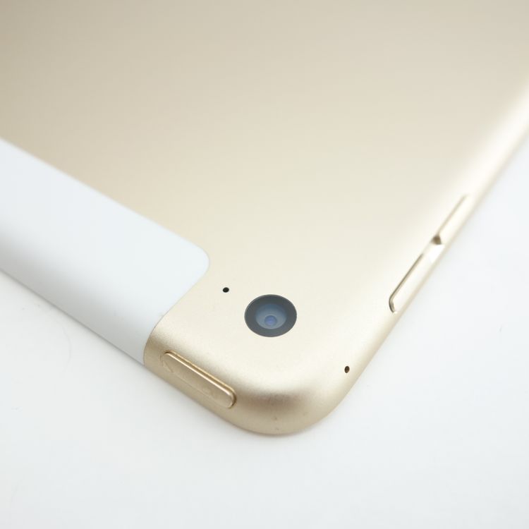 ��9.7�������iPad Air2 64GB ������� ����95�� �������¡� docomo��