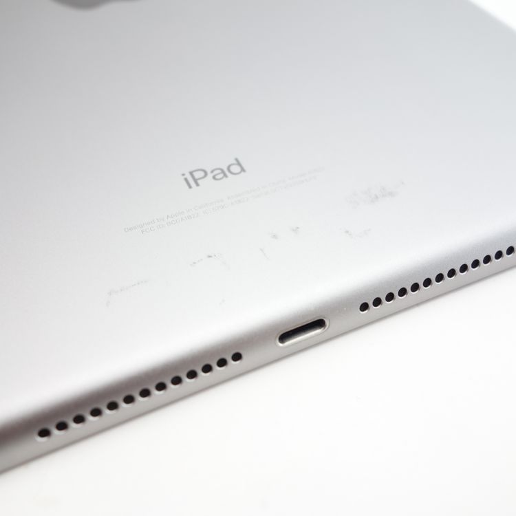 ��9.7�������iPad ��5���� 32GB ���ڡ������쥤 ����90�� Wi-Fi��ǥ�