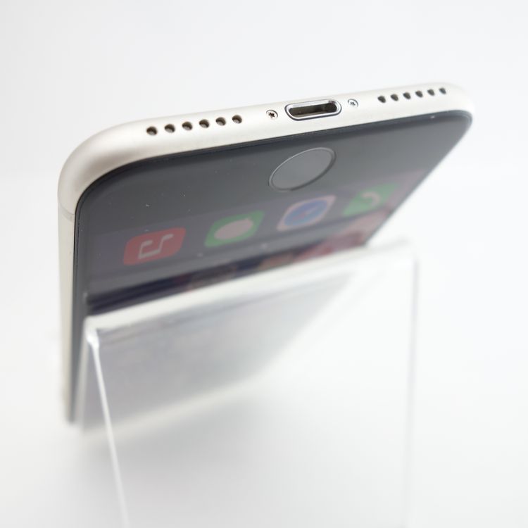 ��SIM�ե꡼��iPhoneSE3 64GB �������饤�� ����86�� �������¡�