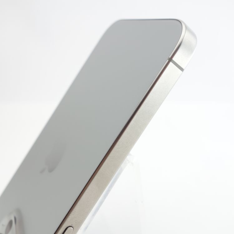 ��SIM�ե꡼��iPhone15Pro 256GB �ʥ���������˥��� ����86�� ���ȥ���