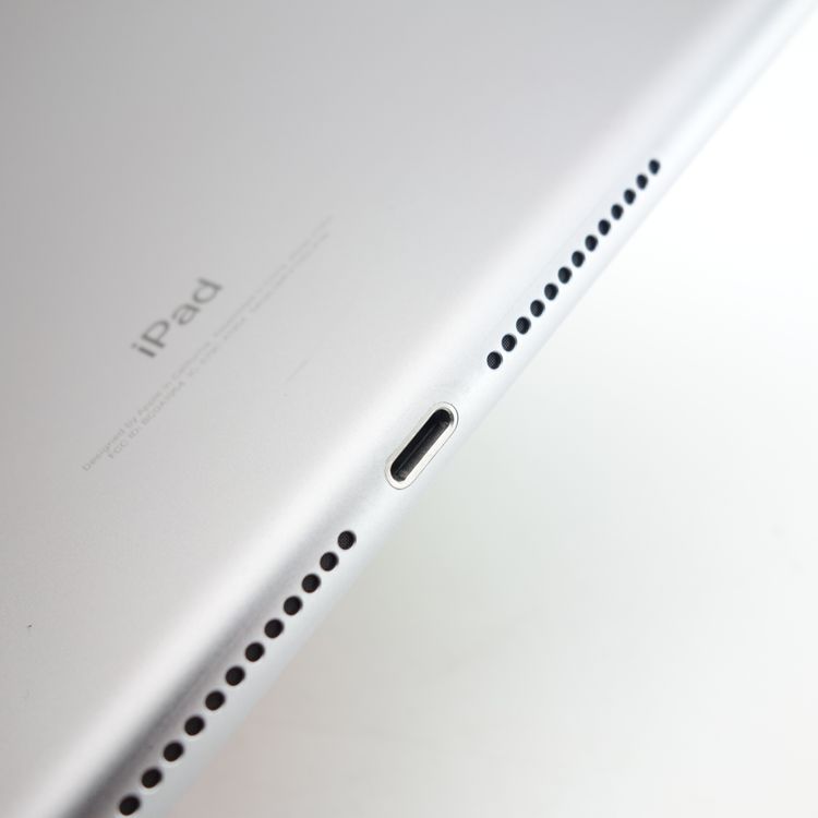 ��9.7�������iPad ��6���� 32GB ���ڡ������쥤 ����97% SIM�ե꡼