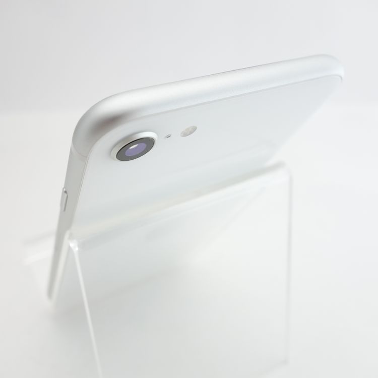 ��SIM�ե꡼��iPhoneSE2 64GB �ۥ磻�� ����94�� �������¡�
