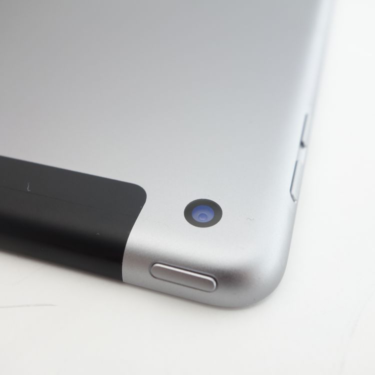 ��9.7�������iPad ��6���� 32GB ���ڡ������쥤 ����97% SIM�ե꡼